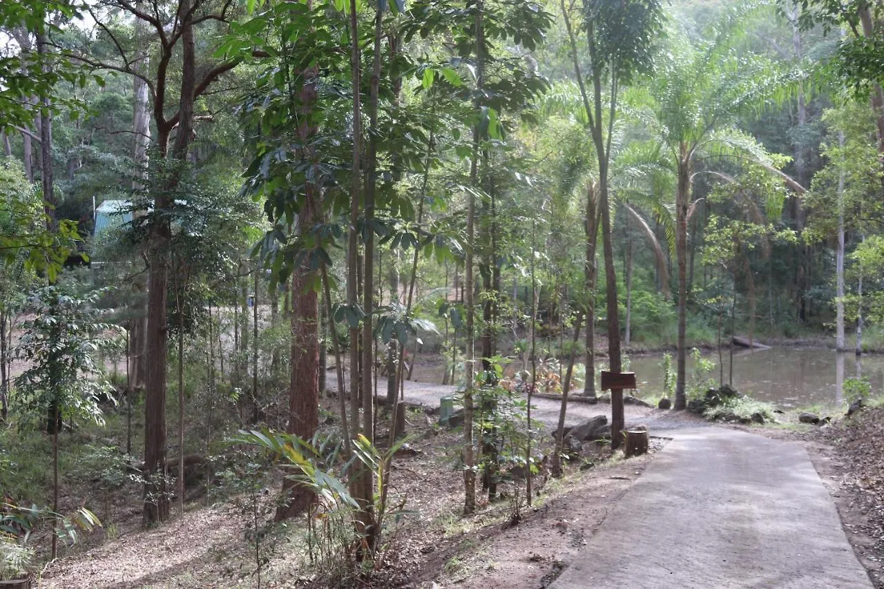 Lake View Chalet: Scenic Retreat Near Australia Zoo and Beaches Landsborough