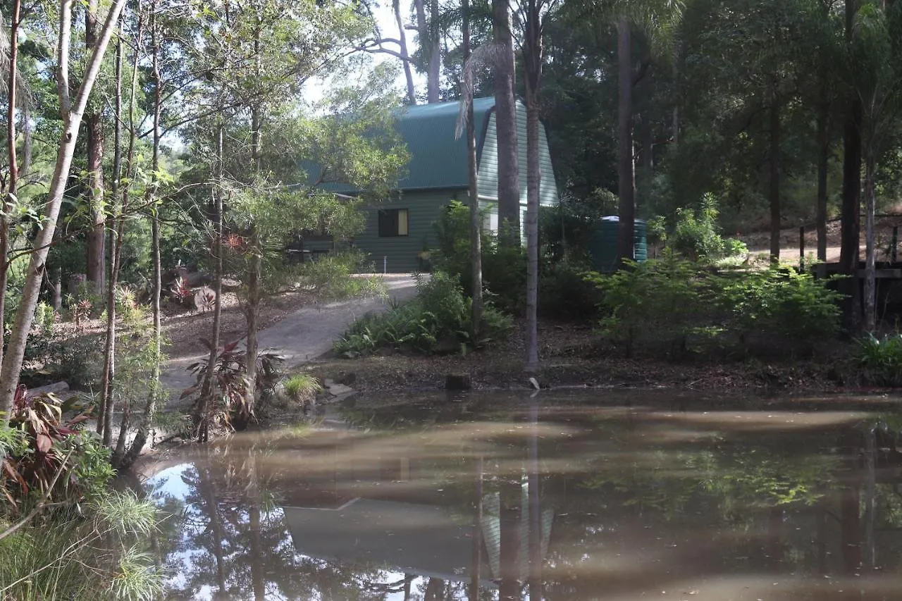 Chalet Lake View Chalet: Scenic Retreat Near Australia Zoo and Beaches Landsborough