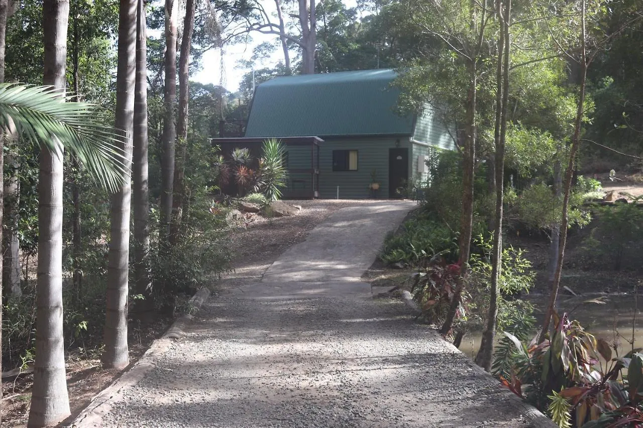 Lake View Chalet: Scenic Retreat Near Australia Zoo and Beaches Landsborough Australia