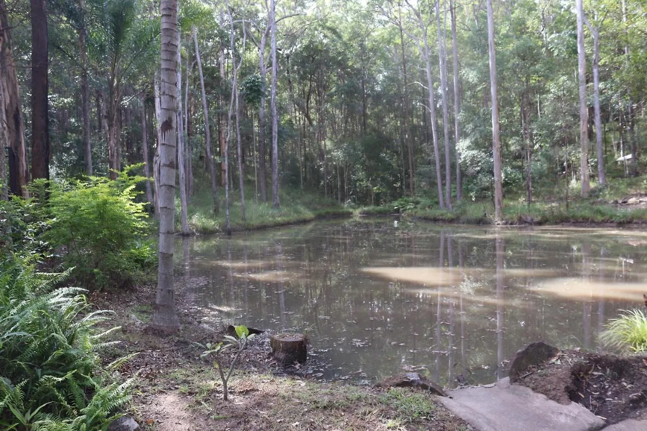 Lake View Chalet: Scenic Retreat Near Australia Zoo and Beaches Landsborough