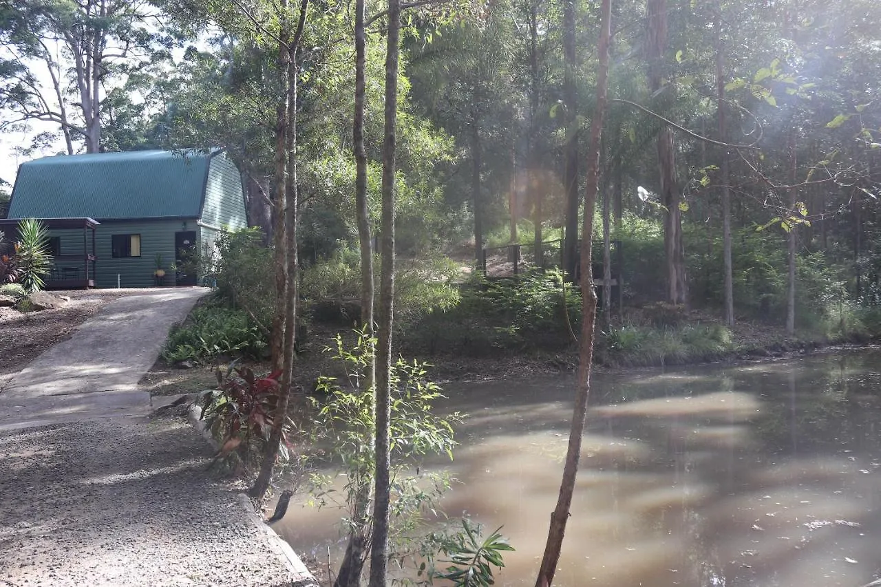 Lake View Chalet: Scenic Retreat Near Australia Zoo and Beaches Landsborough Chalet